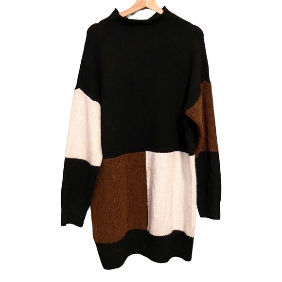 Entro Black and White Color Block Long Sleeve Sweater Dress in Size Medium - Picture 5 of 10